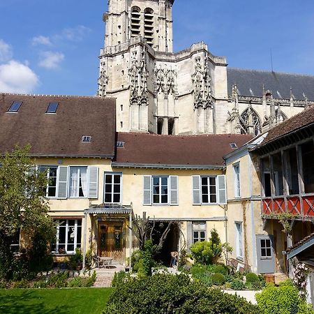 Le Jardin De La Cathedrale Acomodação com café da manhã Troyes Exterior foto