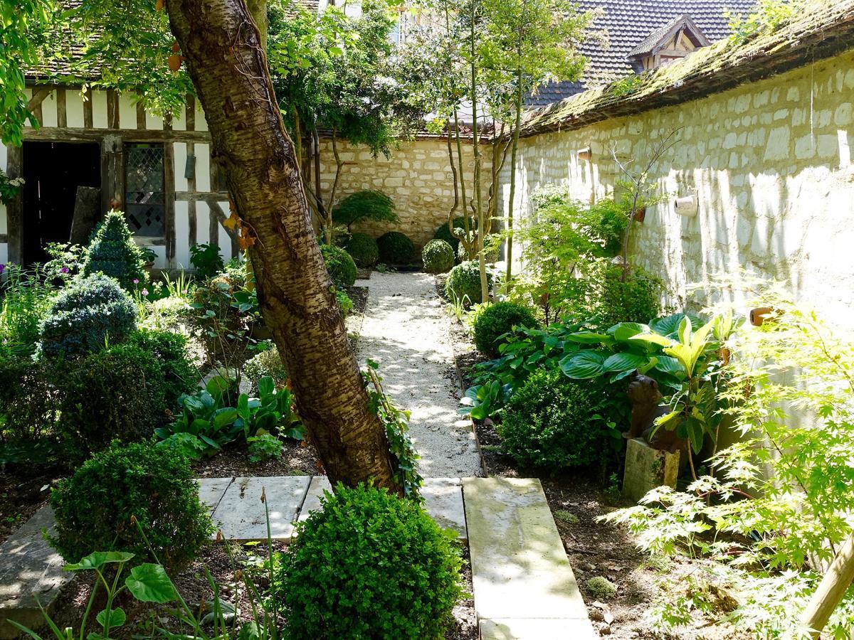 Le Jardin De La Cathedrale Acomodação com café da manhã Troyes Exterior foto