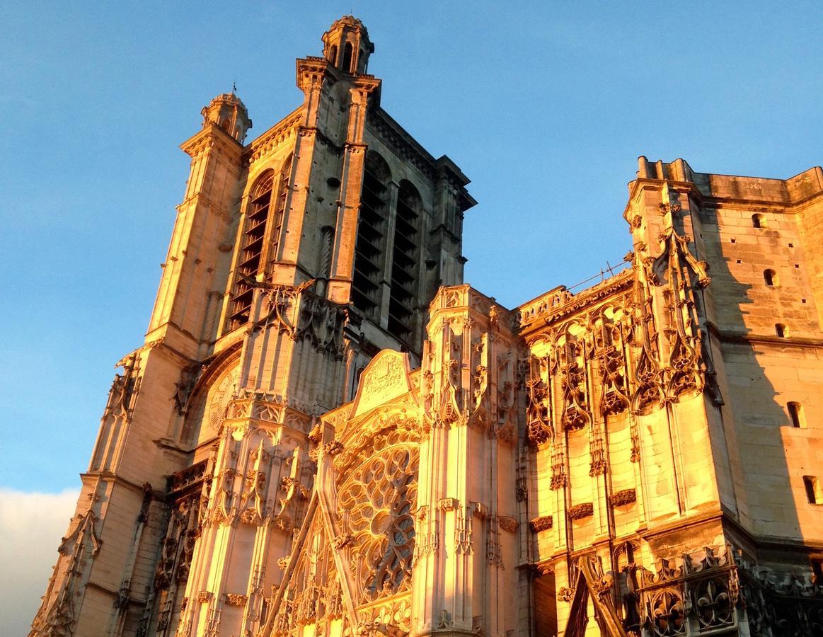 Le Jardin De La Cathedrale Acomodação com café da manhã Troyes Exterior foto