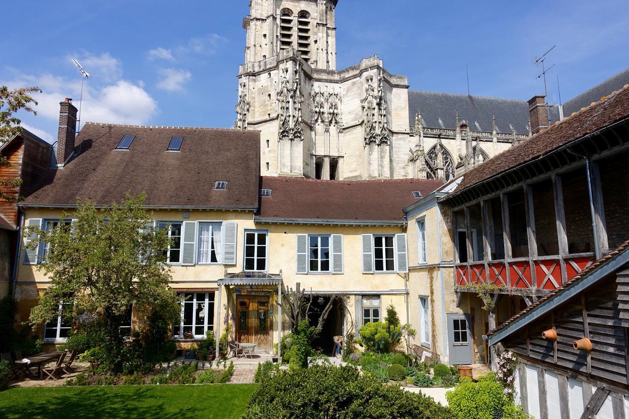 Le Jardin De La Cathedrale Acomodação com café da manhã Troyes Exterior foto