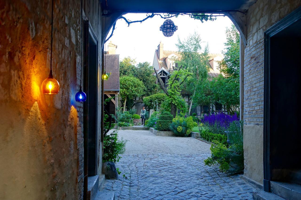 Le Jardin De La Cathedrale Acomodação com café da manhã Troyes Exterior foto