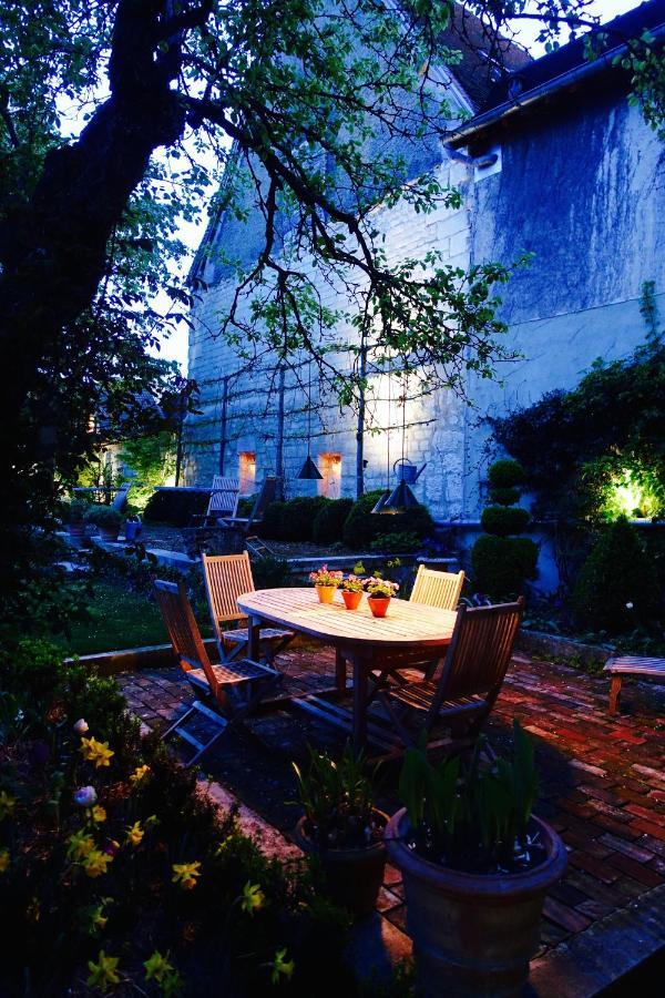 Le Jardin De La Cathedrale Acomodação com café da manhã Troyes Exterior foto